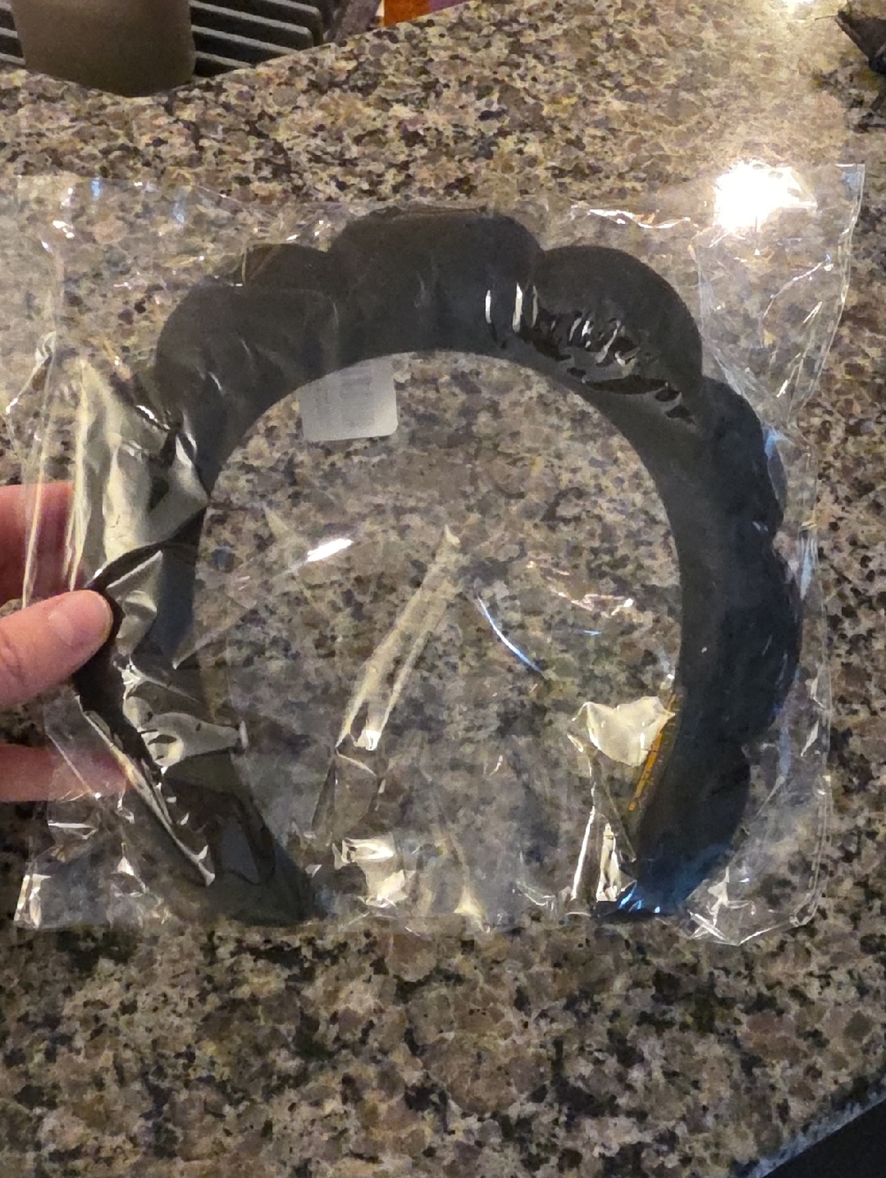 Padded Scalloped Headband - Black